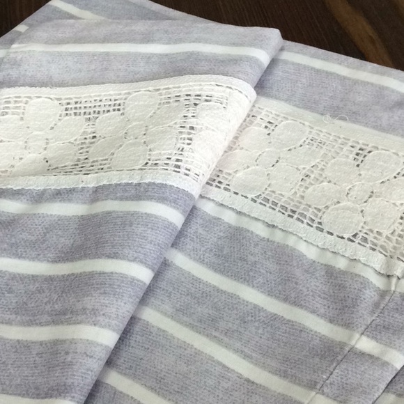 FREE W/PURCHASE Pillow Case - Picture 2 of 3